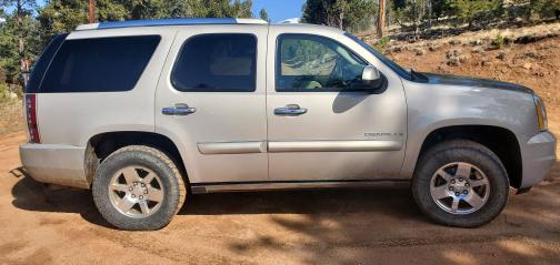 Photo 4 of 4 of 2007 GMC Yukon Denali